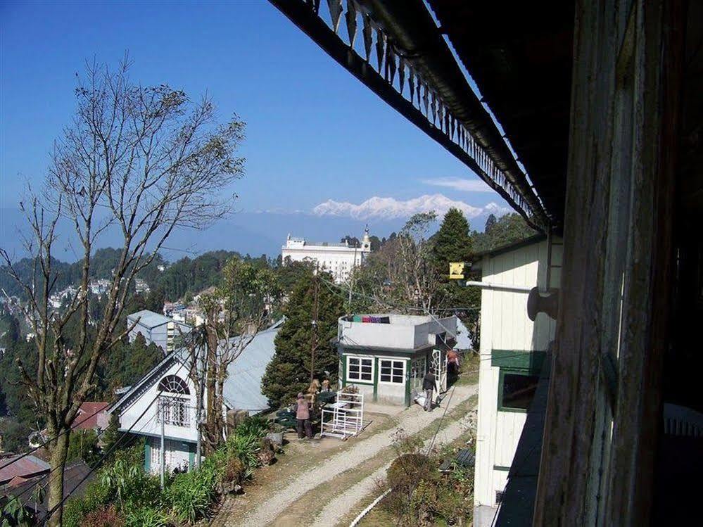Old - Main Bellevue Heritage Hotel 다르질링 외부 사진