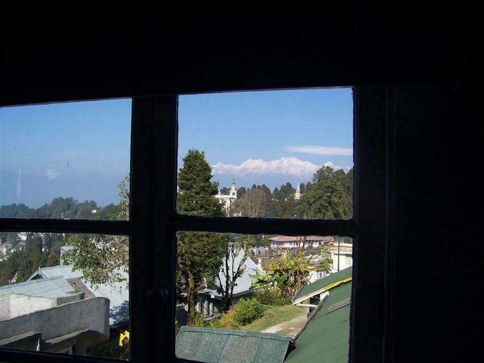 Old - Main Bellevue Heritage Hotel 다르질링 외부 사진